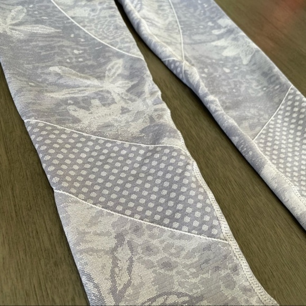 Fabletics Purple Lilac Cropped Compression Leggin… - image 5